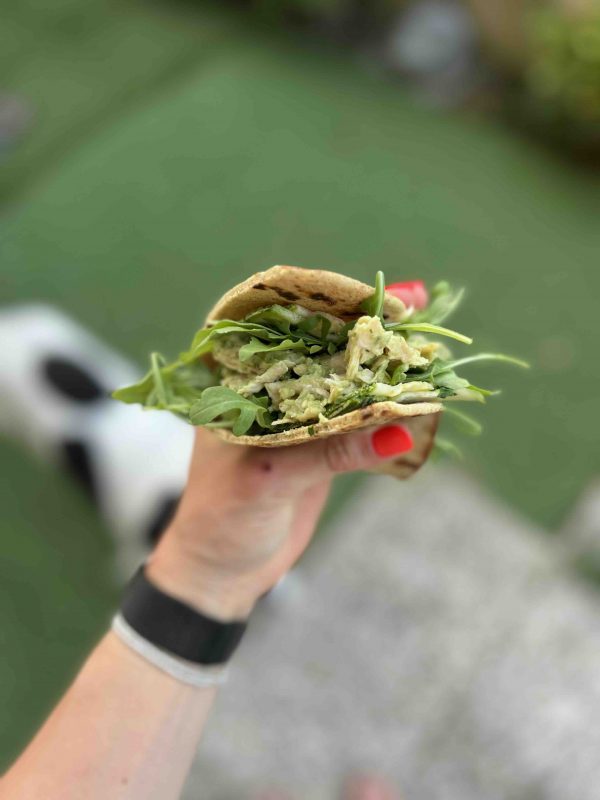 Piadina estiva con guacamole e zucchine marinate